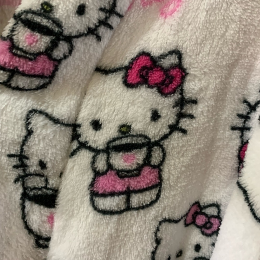 NWT Hello Kitty Robe 1X - Picture 5 of 6
